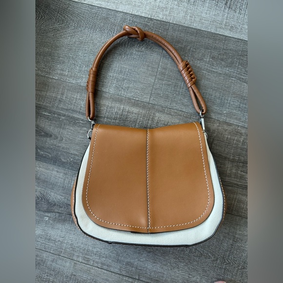 Authentic Gianni Chiarini tote shoulder bag with  attachable crossbody strap. - Picture 3 of 14